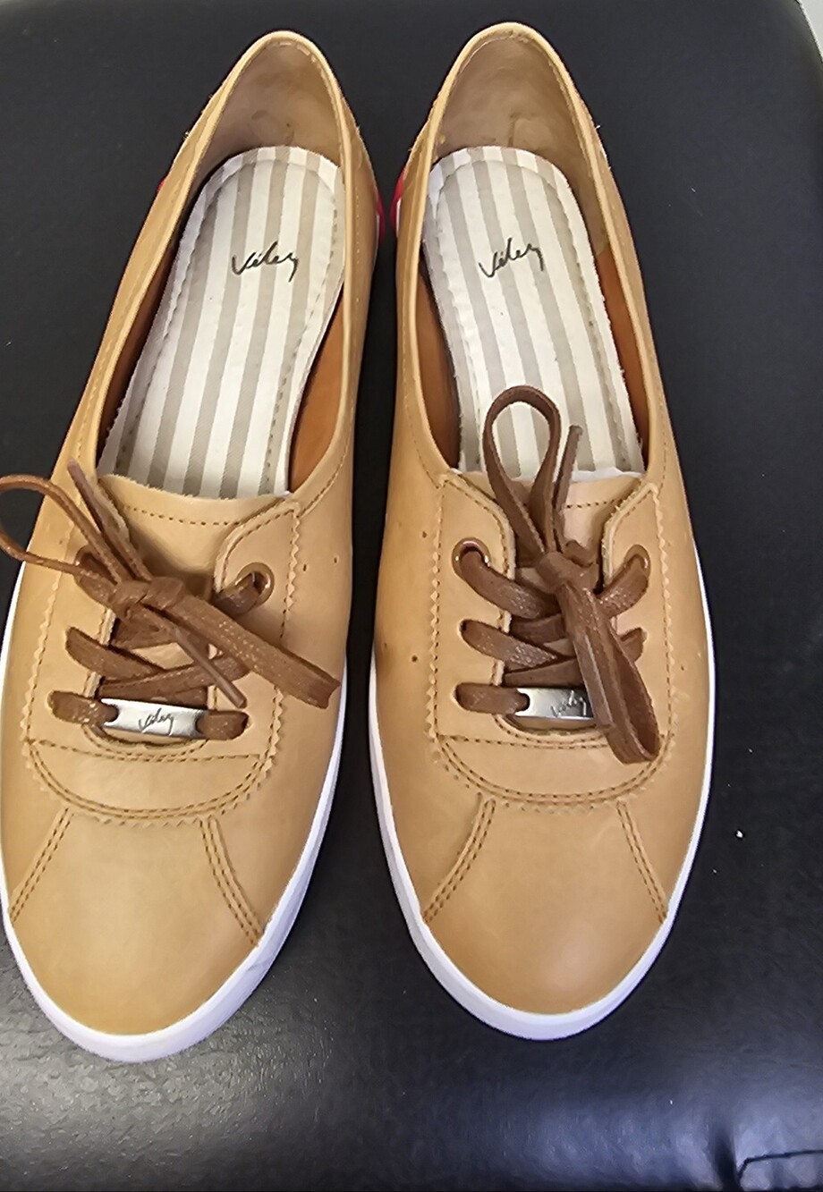 Vélez Women's Casual Leather Sneakers in camel/honey tan Made In Columbia Sz 7.5